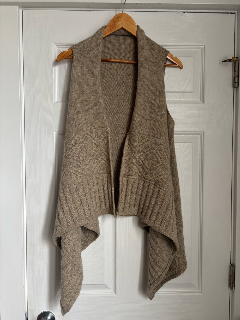 Kuna High-End Sustainable Peruvian Alpaca Wool Knit Sleeveless Shawl Cardigan